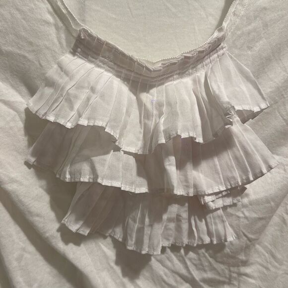 Juicy couture white ruffle top size medium   Vintage! Has small pin hole in the - Picture 3 of 9